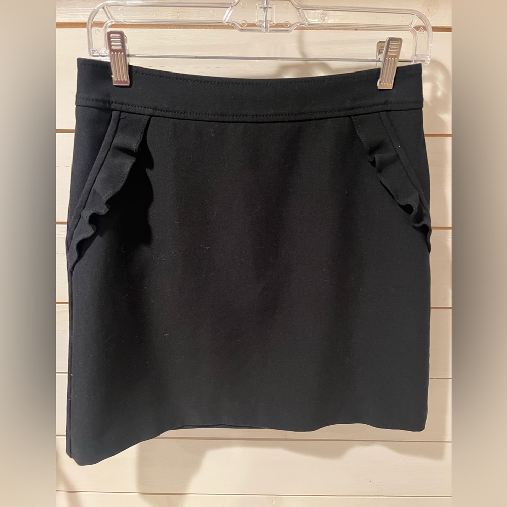 LOFT black skirt with ruffled front pockets, size 2.